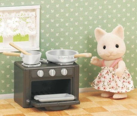 Детская игрушка Sylvanian Families Сестра кошки возле плиты