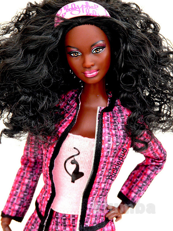 Купить негритянку. Кукла Барби темнокожая. Кукла мулатка. Куклы смуглые. Кукла Барби негритянка.