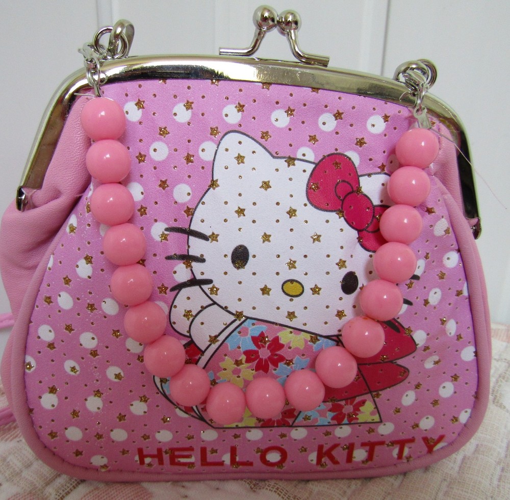 Сумочка hello kitty. Сумочка Хелло Китти. Сумочка металлическая Хэллоу Китти. Железные сумочки с Хелло Китти. Сумка маленькая Хеллоу Китти.