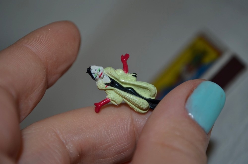 Редкая микро - мини фигурка куклы куколки полли покет polly pocket стервелла де виль круэллы фото №1
