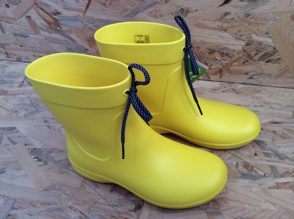 Crocs freesail outlet shorty rain boot