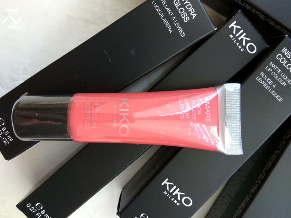 Кико блеск для губ. Kiko 10 vs 26 блеск. Kiko Milano Red Gloss. Кико блеск для губ 10.