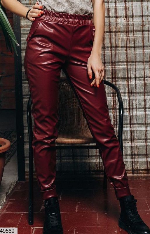 Бордовые кожаные брюки