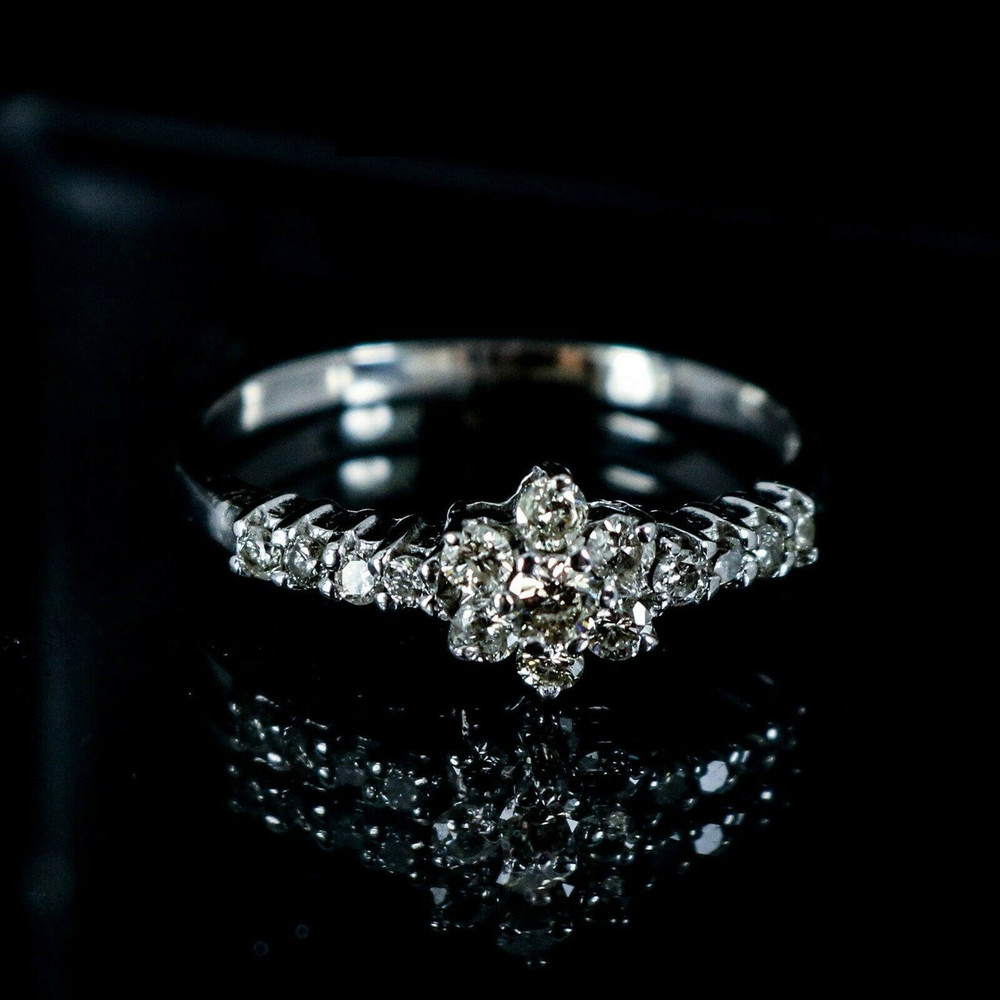 Золотое кольцо бу. Проба бриллианта. Золотое кольцо с бриллиантом. Проба алмаза. Проба бриллианта на кольце.