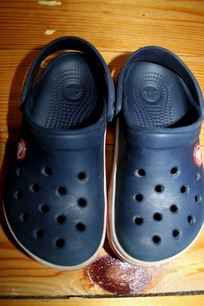 Crocs 10 hotsell c 11