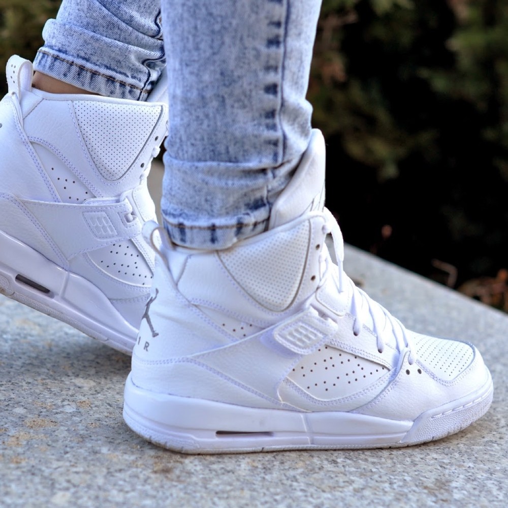 Jordan кроссовки белые