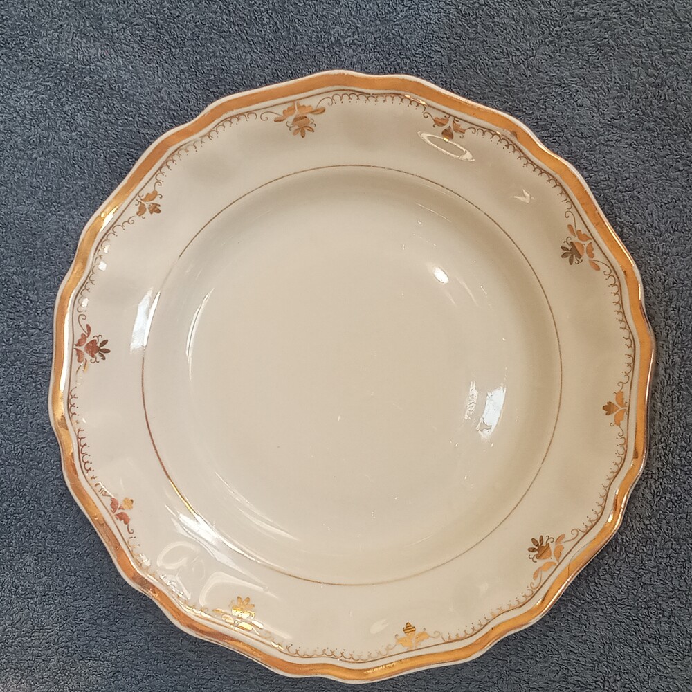 Фарфоровая тарелка фигурная рельефная 25 см. позолота коростень винтаж 1957-1960-е гг. н111 фото №1