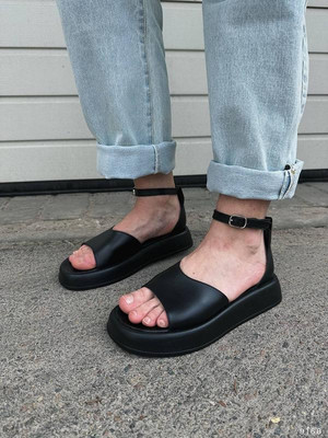 Чорні шкіряні жіночі босоніжки на платформі, закрита п`ятка, 36-41р