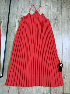 Розпродаж магазину! Сукня