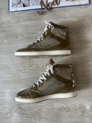 Брендовые замшевые ботинки на шнурках