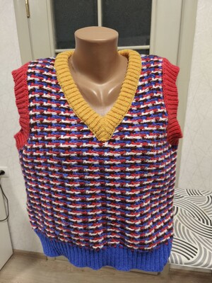 Теплий в'язаний жилет